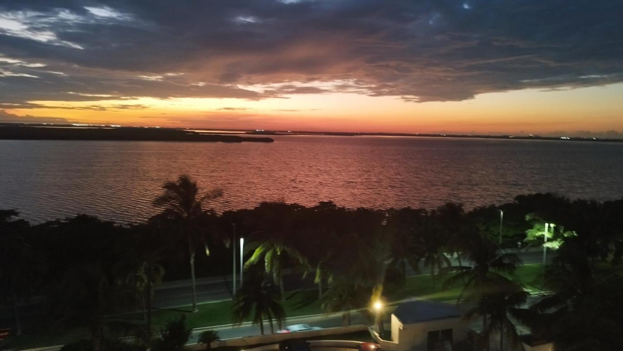 “Magic Sunrise At Cancun” 外观 照片